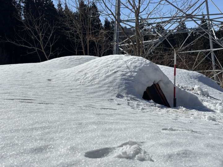 積雪期の設置場所の様子(遠景)