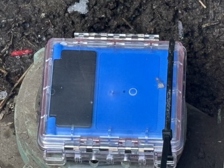メーターに後付けしたA Smartデバイス(近景)